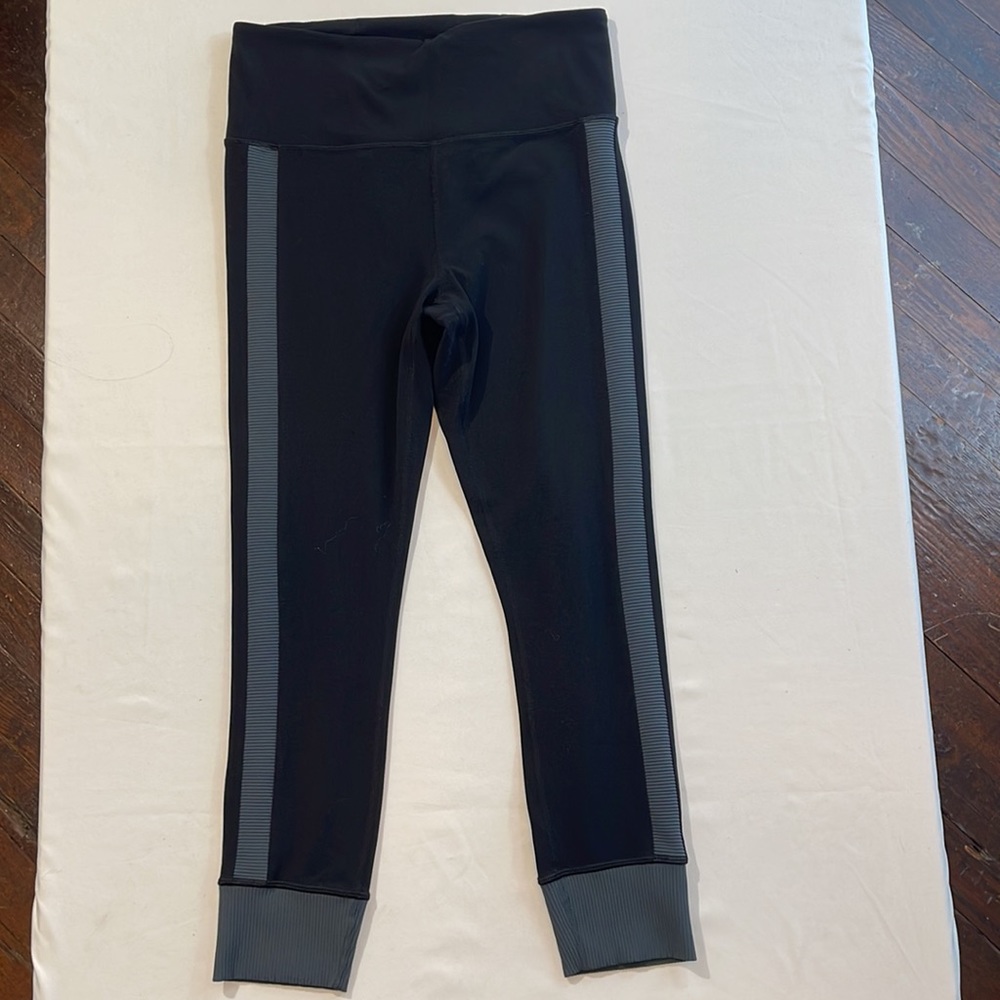 Athleta yoga pants size M black Preowned 7/8 tight